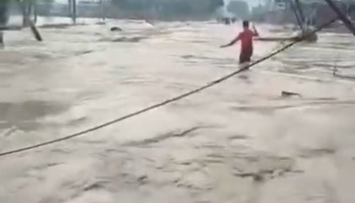 Keheningan di Tengah Gemuruh dan Pusaran Bandang