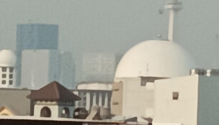 SELIMUT ASAP LANGIT PAGI JAKARTA.