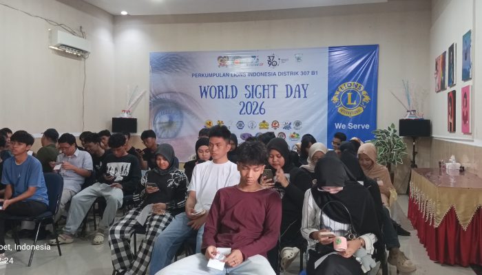 IKASMAN 37 ANGKATAN 90 GELAR BAKTI SOSIAL PEMERIKSAAN MATA, 320 SISWA TERIMA KACAMATA
